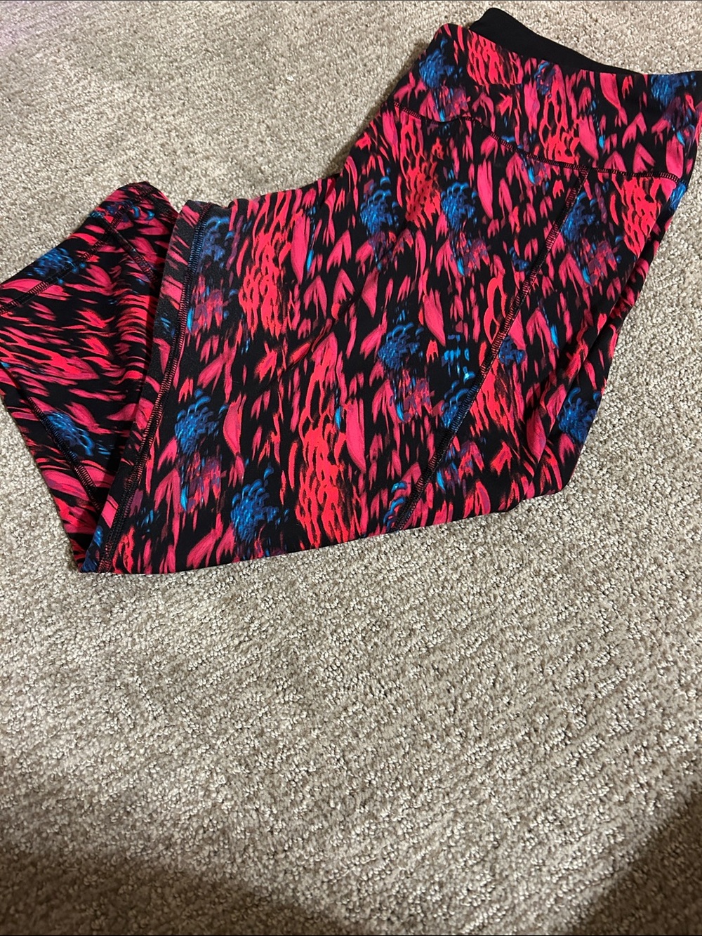 Soma Cropped Black Leggings with Pink & Blue Print